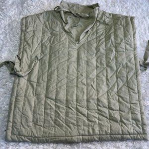 Universal thread Women's poncho Quilted Sleeveless Green Size OSFM